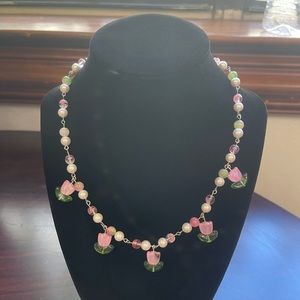 Glass tulip and cultured pearl necklace (silver)